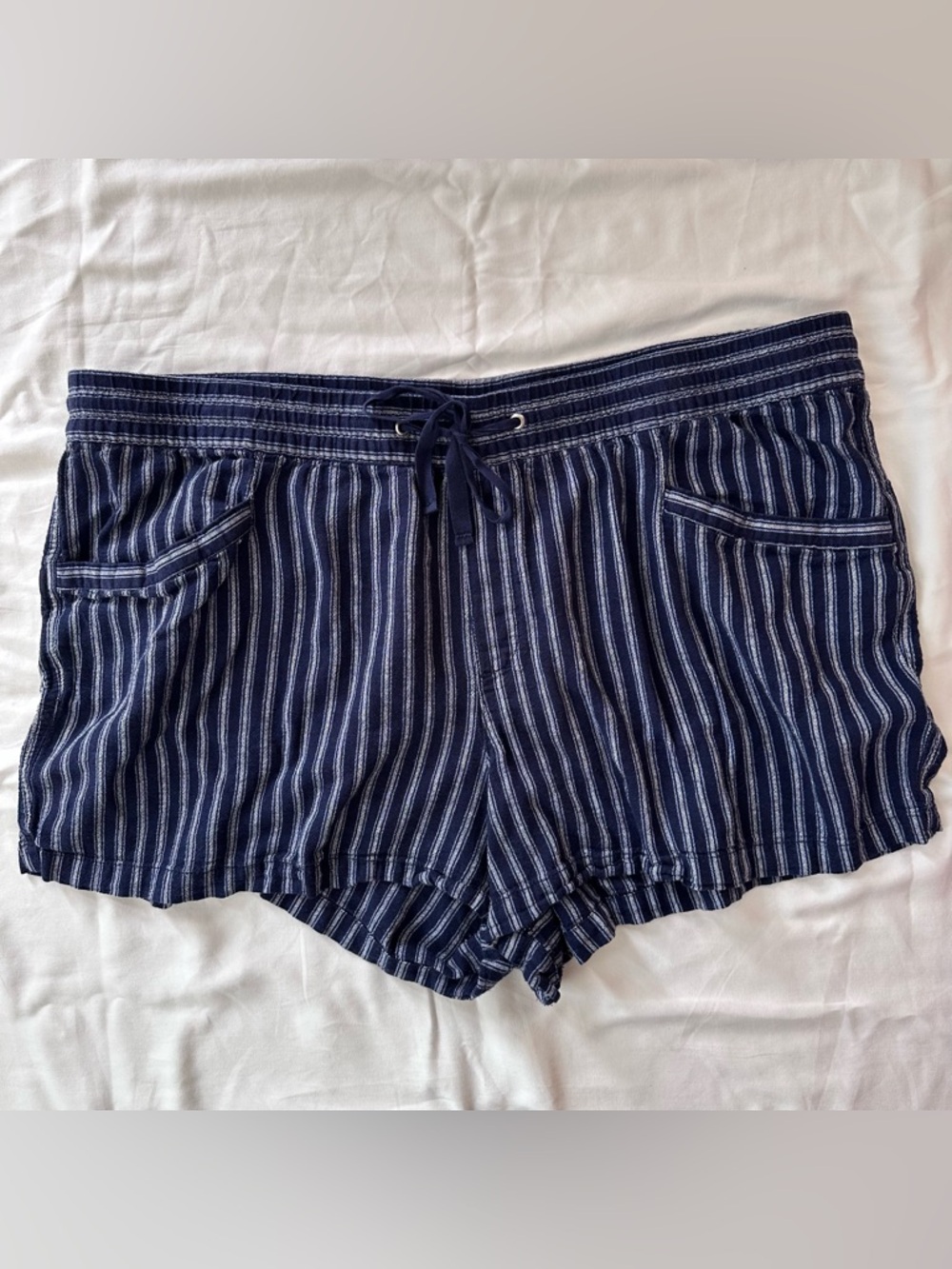 90s Style Beachy Gap Navy & White Stripe Linen Blend Boxer Short- Size XXL